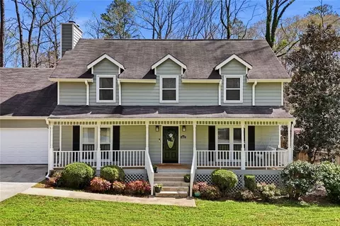 4922 Willow Creek Dr, Woodstock, GA 30188