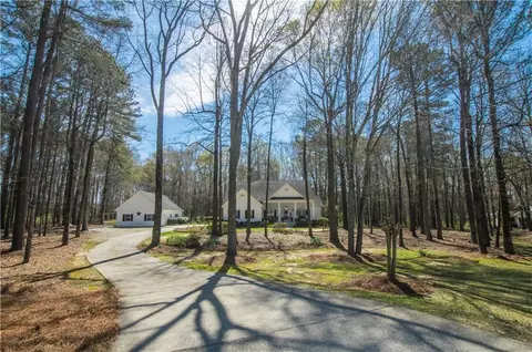 2669 Bay Ridge Dr, Loganville, GA 30052