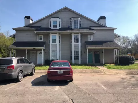 9456 Cypress Ln, Jonesboro, GA 30238