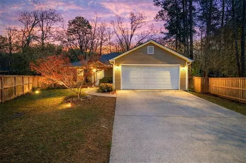 212 Whispering Pine Cir NE, White, GA 30184