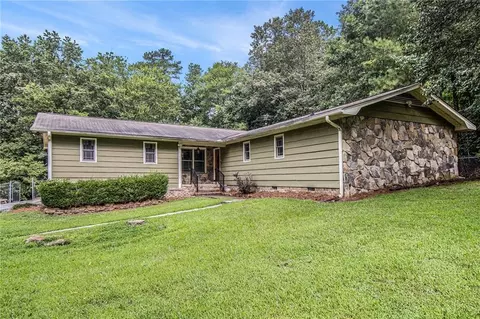 371 Lake Dr SE, Calhoun, GA 30701