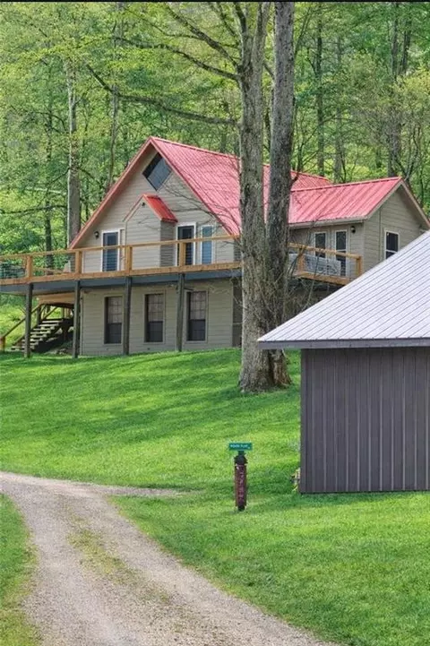137 Blue Spruce Dr, Blairsville, GA 30512
