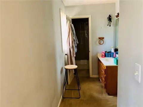 Entry Way - 1688 Bartley Rd, Lagrange, GA 30240 photo 1 of 3