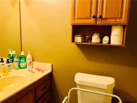 Bath - 1688 Bartley Rd, Lagrange, GA 30240 photo 2 of 4