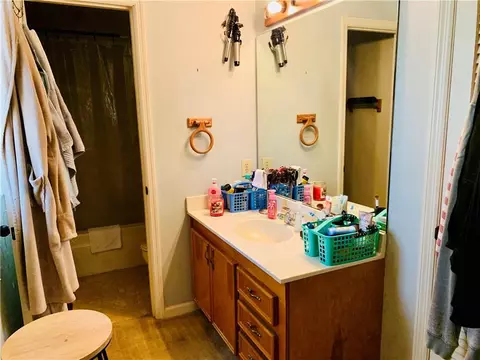 Bath - 1688 Bartley Rd, Lagrange, GA 30240 photo 3 of 4