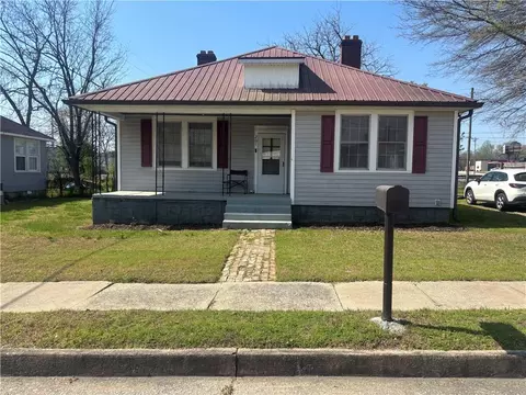 201 Snyder Ave, Elberton, GA 30635