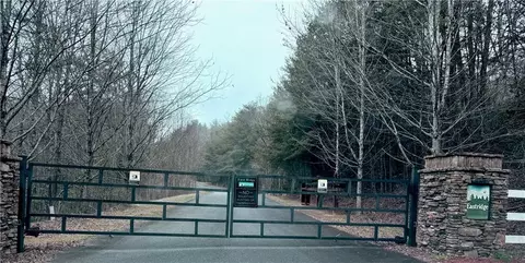 807 E Ridge Ln, Ellijay, GA 30536