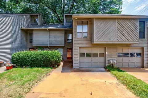 1002 Creatwood Cir SE, Smyrna, GA 30080