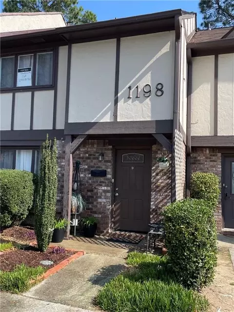 1198 Ashborough Ter #F, Marietta, GA 30067