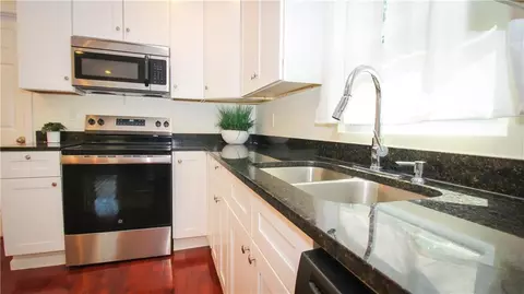 Kitchen - 899 E Doyle St, Toccoa, GA 30577 photo 4 of 5