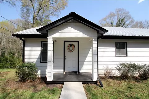 Exterior - 899 E Doyle St, Toccoa, GA 30577 photo 1 of 8