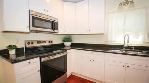 Kitchen - 899 E Doyle St, Toccoa, GA 30577 photo 2 of 5