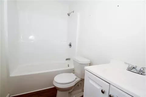 Bath - 899 E Doyle St, Toccoa, GA 30577 photo 2 of 2