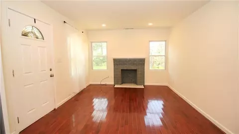 Living - 899 E Doyle St, Toccoa, GA 30577 photo 1 of 4