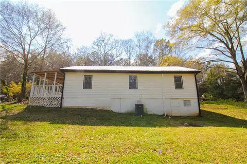 Exterior - 899 E Doyle St, Toccoa, GA 30577 photo 7 of 8