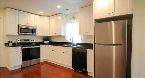 Kitchen - 899 E Doyle St, Toccoa, GA 30577 photo 1 of 5