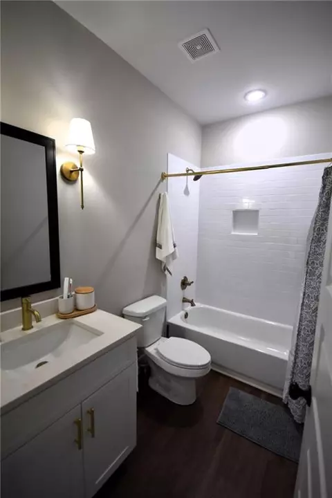 Bath - 533 Lively Rd, Waco, GA 30182 photo 1 of 8