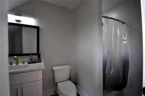 Bath - 533 Lively Rd, Waco, GA 30182 photo 8 of 8