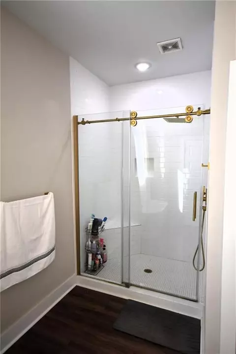 Bath - 533 Lively Rd, Waco, GA 30182 photo 5 of 8
