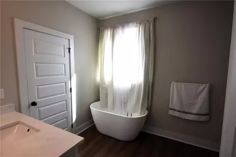 Bath - 533 Lively Rd, Waco, GA 30182 photo 2 of 8