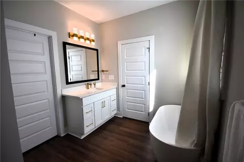 Bath - 533 Lively Rd, Waco, GA 30182 photo 4 of 8