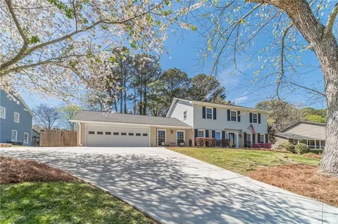 1423 Janice Ct SW, Lilburn, GA 30047