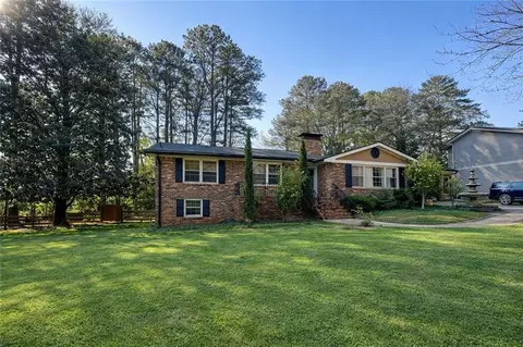 5036 Fox Forest Dr SW, Lilburn, GA 30047