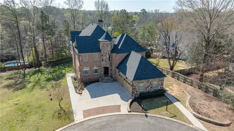 7611 Regency Cir, Atlanta, GA 30350