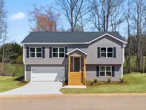 226 Highland Pointe Dr, Alto, GA 30510
