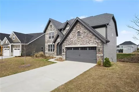 72 Clear Lake Pkwy, Hoschton, GA 30548