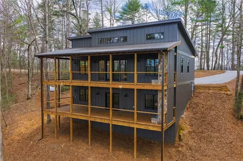 121 Indian Ln, Ellijay, GA 30540