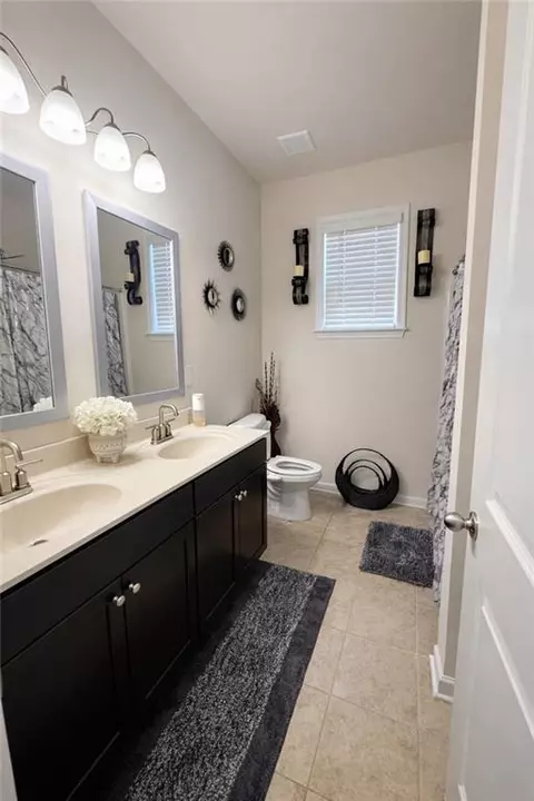 Bath - 208 Sebastian Cv, Hampton, GA 30228 photo 2 of 2