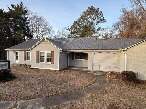 802 N Park St Hwy, Carrollton, GA 30117
