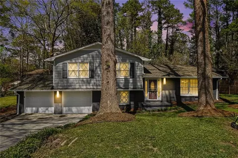 3960 Wedgefield Cir, Decatur, GA 30035