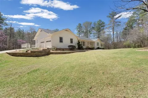 640 Overlook Trl, Acworth, GA 30101