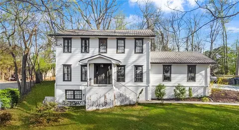 813 Lakeshore Dr, Berkeley Lake, GA 30096