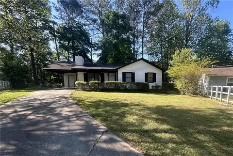 9182 Bent Pine Ct NE, Covington, GA 30014