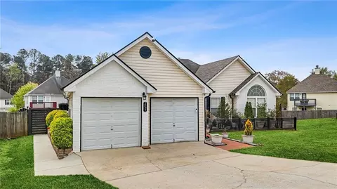 Exterior - 2021 Registry Dr, Hampton, GA 30228 photo 4 of 8