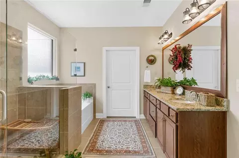 Bath - 559 Bishopton St, Grayson, GA 30017 photo 3 of 6