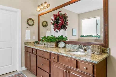 Bath - 559 Bishopton St, Grayson, GA 30017 photo 4 of 6