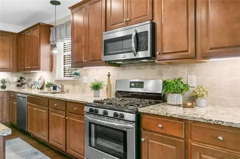 Kitchen - 559 Bishopton St, Grayson, GA 30017 photo 4 of 5