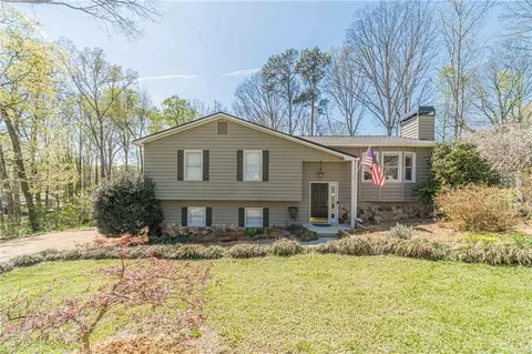 1377 Candlelite Ln, Snellville, GA 30078