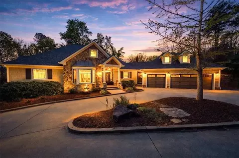 4833 Propes Dr, Oakwood, GA 30566