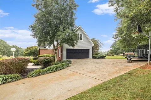 Exterior - 118 Kingston Rd, Colbert, GA 30628 photo 2 of 7