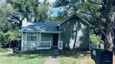 633 Candlewick Ln NW, Lilburn, GA 30047
