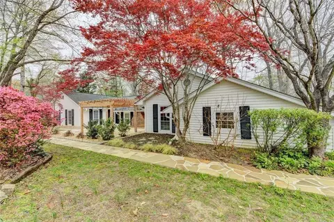 5000 Redcliff Ct, Dunwoody, GA 30338