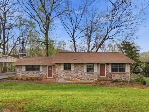 41 Summit Dr, Lindale, GA 30147