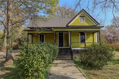Exterior - 711 Davis St, Monroe, GA 30655 photo 1 of 5