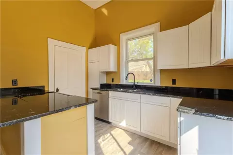 Kitchen - 711 Davis St, Monroe, GA 30655 photo 2 of 4