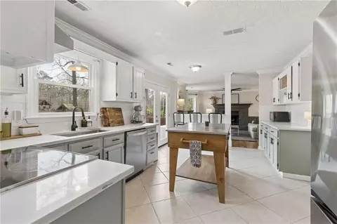 609 Farmbrook Trl NE, Kennesaw, GA 30144 photo 9